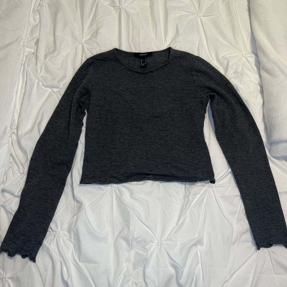 forever 21 grey cropped a long sleeve perfect for layering